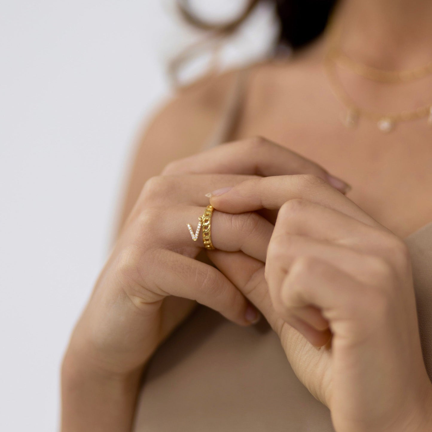 Ring Buchstabe mit Zirkonia - ONYA